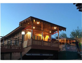 Paris Group Of Houseboat, Srinagar